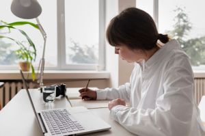 Virtual Research Assistant: What They Do, Costs & Hiring
